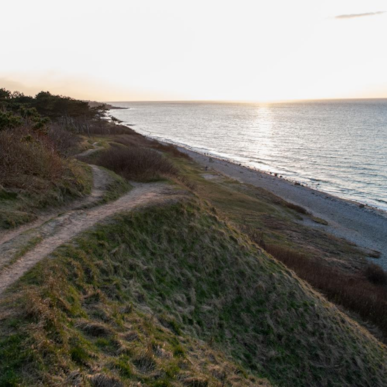 Gilbjerg Hoved – Wo Küstenlandschaft auf Kulturgeschichte trifft