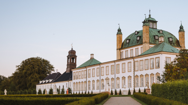 Slotsdysten i Fredensborg Slotskirke | Festlig slotskoncert i anledning af 300-året for Fredensborg Slot