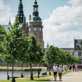 Den smukkeste gåtur til Frederiksborg Slot - Oplev Hillerøds perle året rundt
