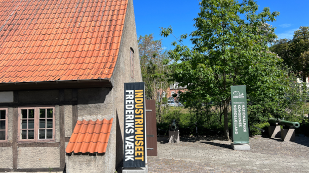 Arsenalet in Frederiksværk - Die Industriegeschichte der Stadt und der Zugang zum Nationalpark Nordseeland der Könige