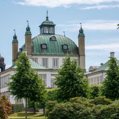 Betreten Sie den Schlossgarten von Fredensborg - ein Spaziergang für alle, sowohl für abenteuerlustige Zweibeiner als auch für vierbeinige.