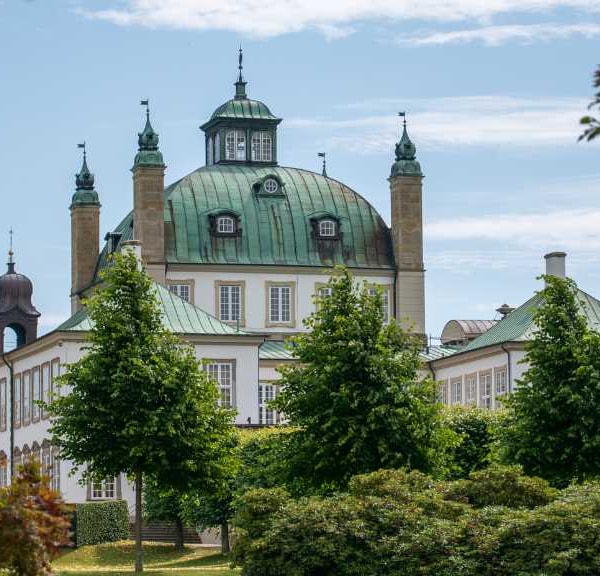 Betreten Sie den Schlossgarten von Fredensborg - ein Spaziergang für alle, sowohl für abenteuerlustige Zweibeiner als auch für vierbeinige.