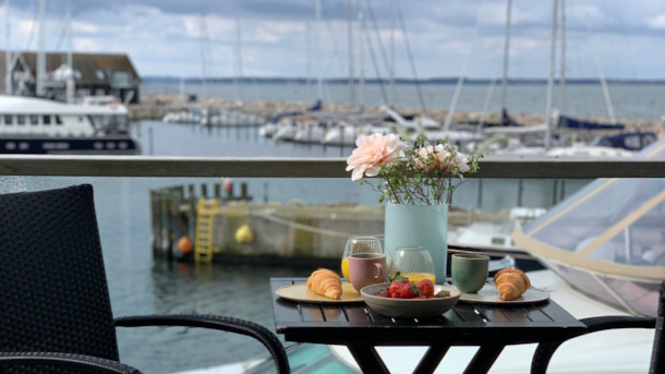 Unik overnatning på Hundested Havn: Lejlighed med panoramaudsigt hos Backhaus Brown