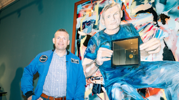 Danmarks første astronaut: Se portrættet af Andreas Mogensen på Frederiksborg Slot