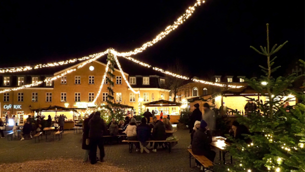 Julemarked på Torvet i Hillerød  - Mød Julemanden og udforsk juleboderne