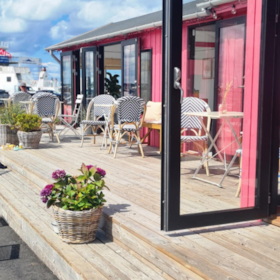 Is Salonen on the Waterfront - Enjoy local delicacies by the waterfront in Hundested