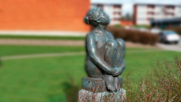 Skulpturen "Glæde" af Anker Hoffmann