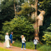 Der Schwarzspecht - Holzskulptur in Trelde Næs