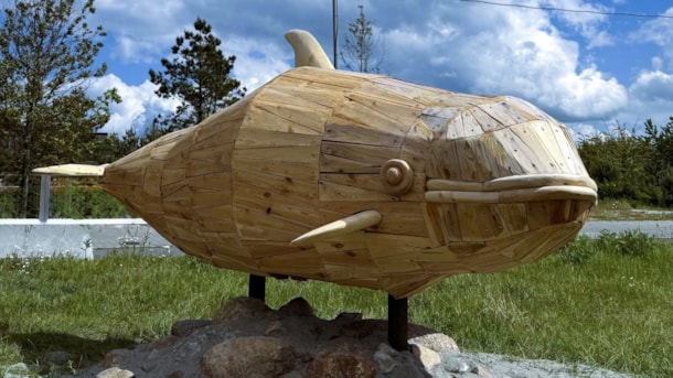 Marsvinet - Træskulptur i Kanalbyen