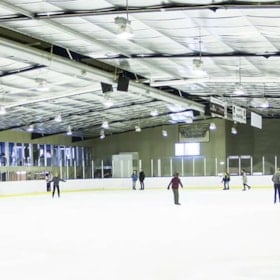 Schlittschuhlaufen in der Eissporthalle Vojens