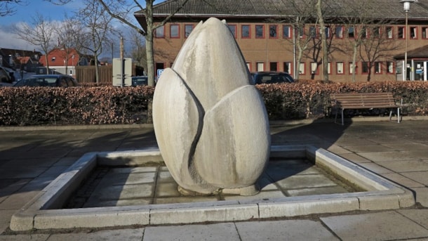 Granitskulptur Tulipanknop
