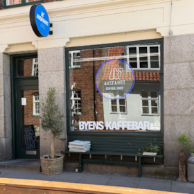 Ausfahrt Coffee Shop