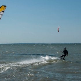 Kitesurfing by Flyvesandet