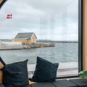 Die Lesehütte am Hafen von Bogense