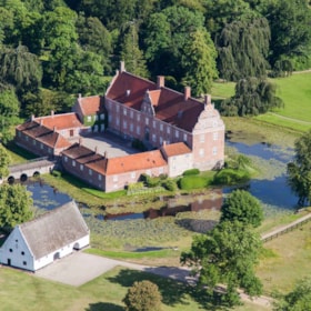 Mindemarked på Gyldensteen Gods 10. maj
