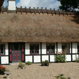 Naboløs Bed and Kitchen