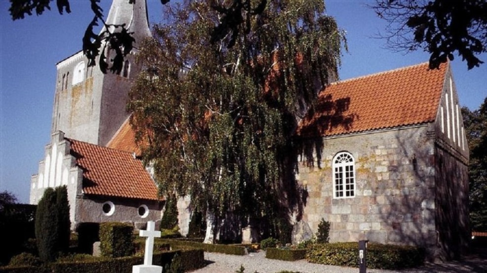 Landet Kirke