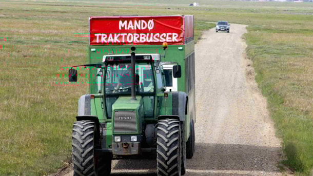 Tractor bus to Mandø
