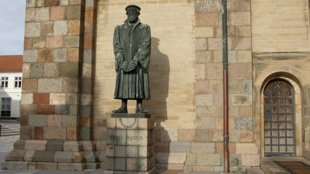 Statue af Biskop Hans Tausen i Ribe