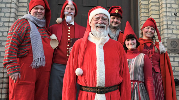 [DELETED] er Weihnachtsmann wird auf dem Marktplatz in Varde geweckt