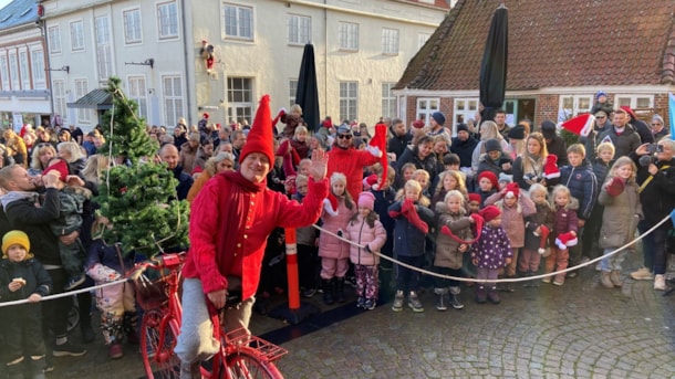 Santa Claus awakens in Varde square