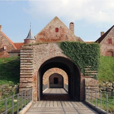 Experience the land of the medieval castle on bike - 50 km