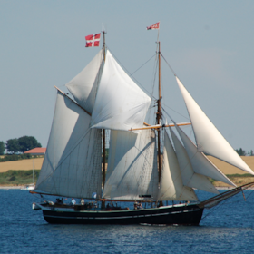 Umweltbewusster Segelurlaub an Bord des Schoners Aron von 1906