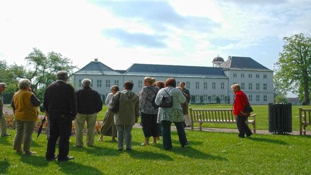 Guidet tour in den Garten von Schloss Gråsten