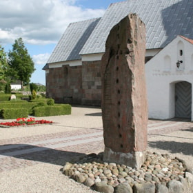 Der Runenstein an der Læborg Kirche