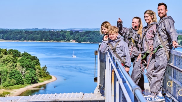 Gehen Sie über die Brücke. Bridgewalking mit dem Be Happy Pass-Rabatt