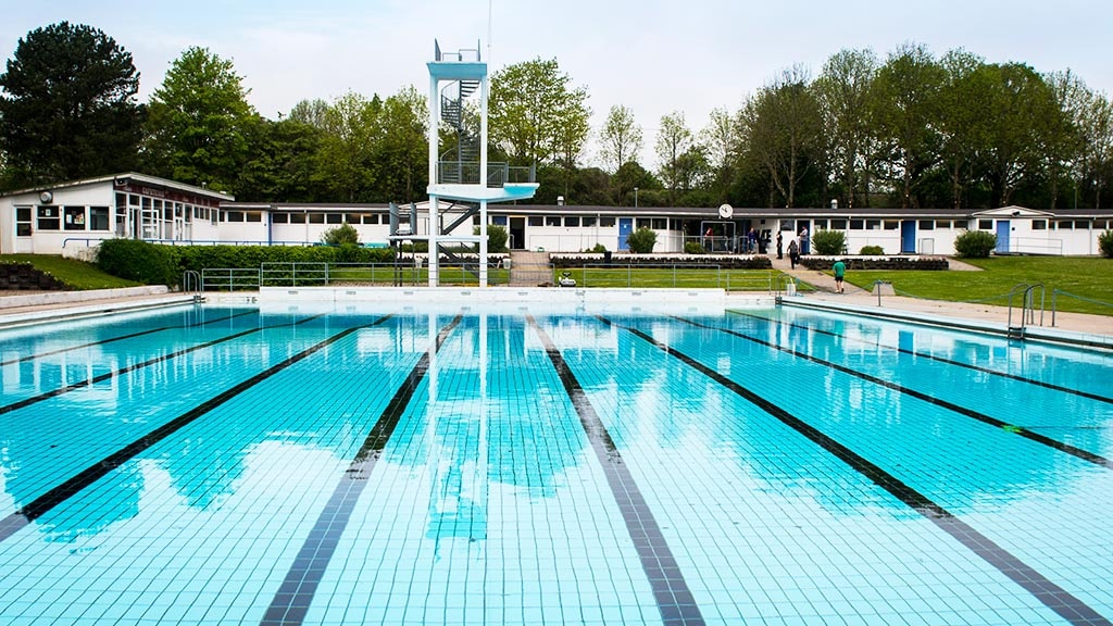 outdoor public pools