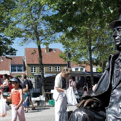 Hans Christian Andersen on a bench