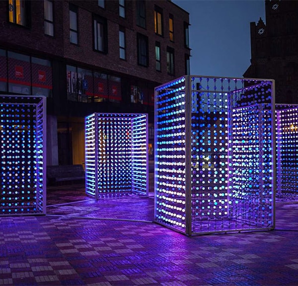 The Square lysinstallation