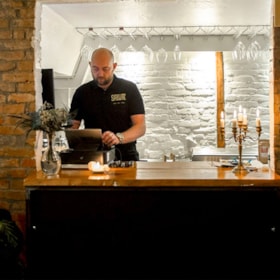 SALUTE | wine – bar – shop