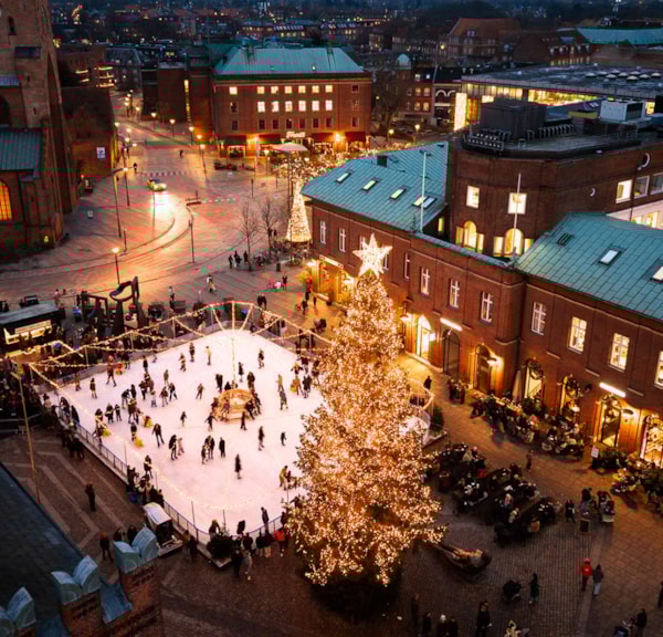 Eislaufbahn am Flakhaven – Odenses gemütlicher Wintertreffpunkt