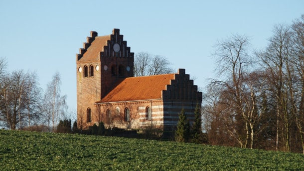 Særløse Kirke, midt i det sjællandske landskab