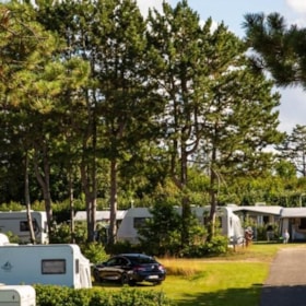 DCU Camping Kulhuse – Overnatning et stenkast fra vandet