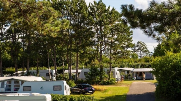 DCU Camping Kulhuse – Overnatning et stenkast fra vandet