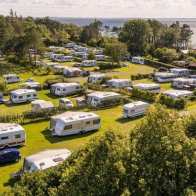 DCU Camping Kulhuse – Übernachtung nur einen Steinwurf vom Wasser entfernt