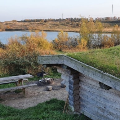 Lynghøjsøerne shelter Vest