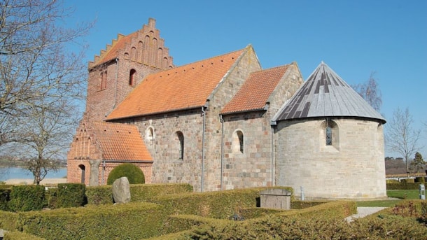 Selsø Kirke, Rundkirke med udsigt over Selsø Sø
