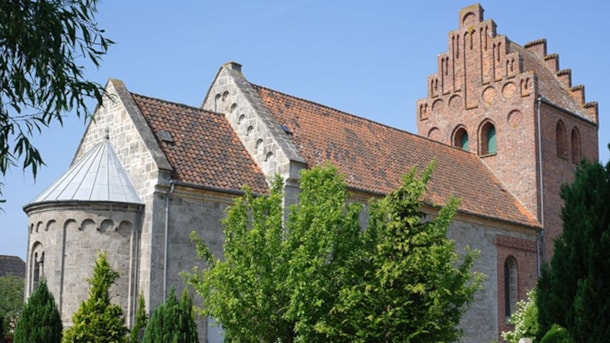 Kirke Sonnerup Kirke, Romansk arkitektur og en sjælden døbefont