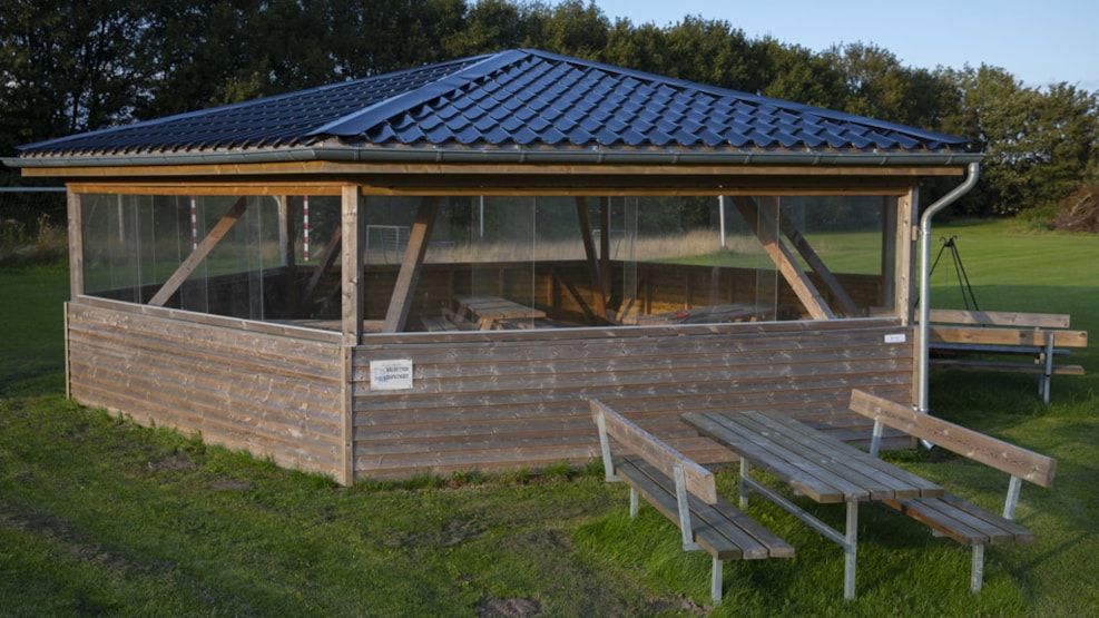 Kollemorten Ancient Road Visitor Centre – campfire shelter