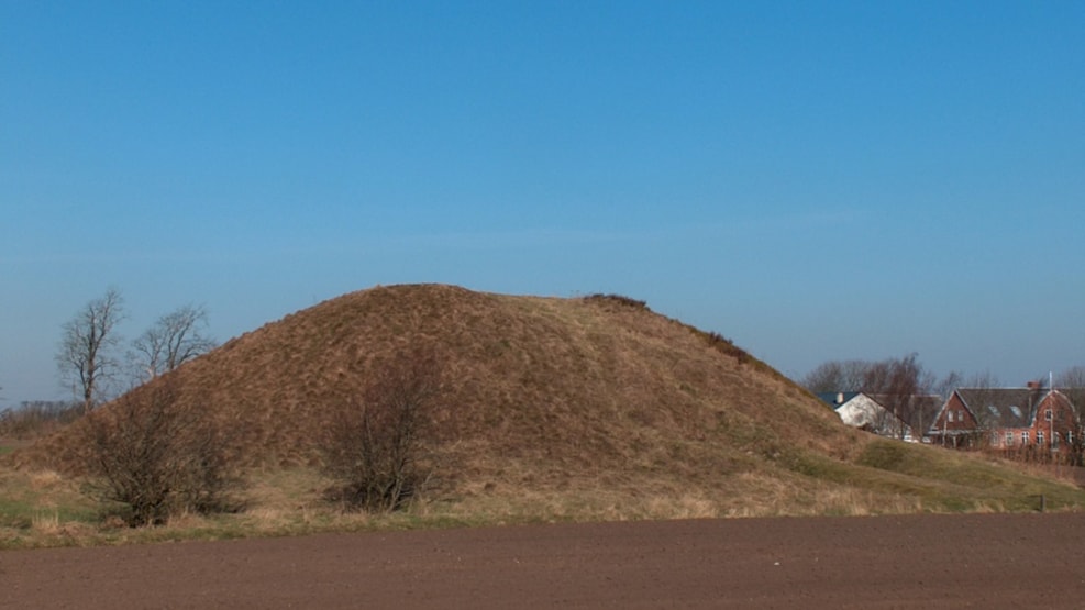 The Passage Graves at Snæbum