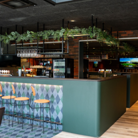 Larsens Sportsbar & Bistro in HimmerLand