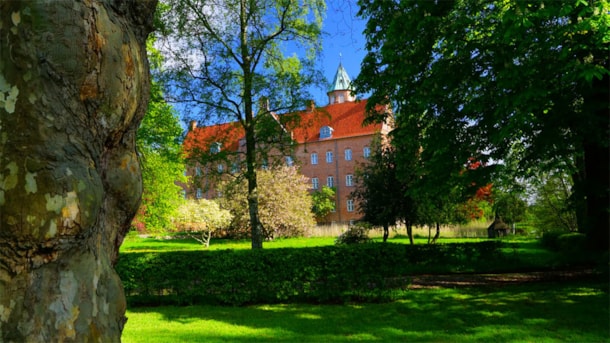 Sostrup Slot og Kloster