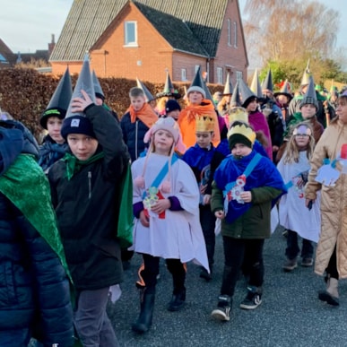 Marstal Skoles festlige fastelavnsoptog