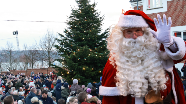 Julemanden kommer til Skanderborg og juletræet tændes